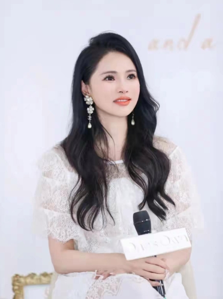 秦昊大男子主义非常强烈，伊能静虽然比秦昊大9岁，但是也能满足他需求，是个好女人！