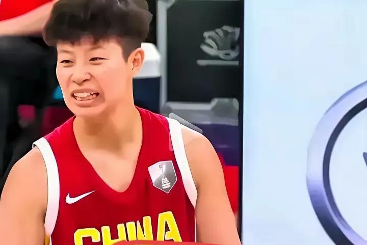 宫鲁鸣重用李缘，实际上是害了李缘，害了球队！李缘状态低迷，宫鲁鸣却坚持让她首发，