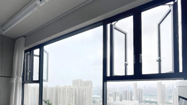 杭州的夏天，封对阳台用对窗，家里竟能这么爽