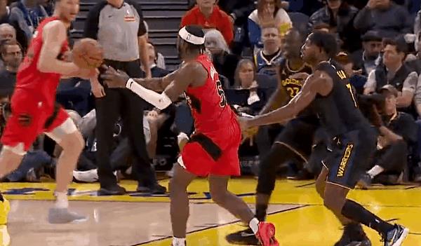 硬汉！巴特勒奋勇拼抢险些完成抢断！
在今天NBA常规赛勇士主场迎战猛龙的第四节比