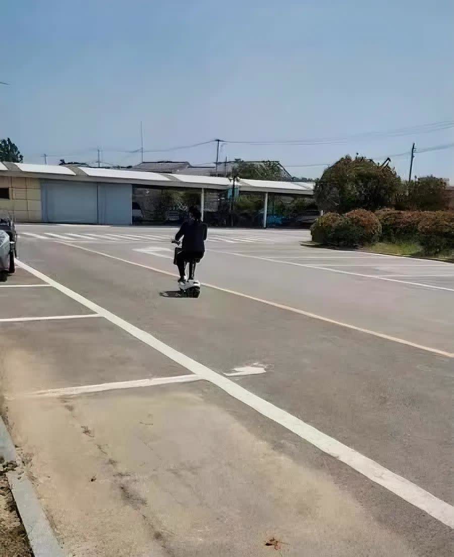 有没有像我一样，拿驾照十几年还不会开车的？学车后，一直没机会开，一直在外面打工，