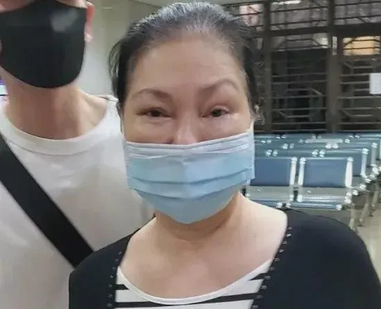 大S妈妈状态令人担忧











我的天哪！S妈这是怎么了？女儿大S去