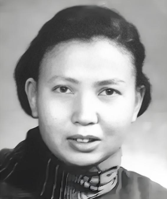 1941年，21岁的女战士莫林被活埋前，敌人竟突然问：“你认识莫林吗？”莫林一听