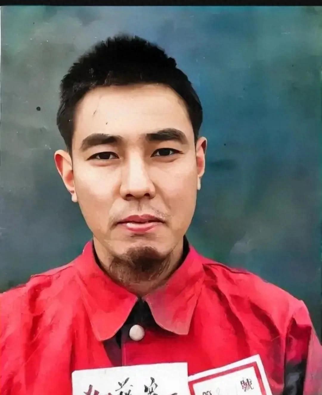 1950年，日本战犯加藤宽二，留下的镜头，表面老实，罪行令人发指
“您看这照片上