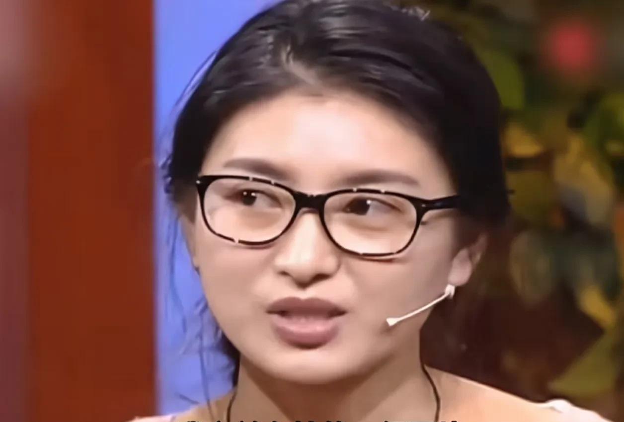 演员斓曦说：“有次我拍了一组照片，一天一个姐姐跟我打电话，说有个剧组在选演员，有