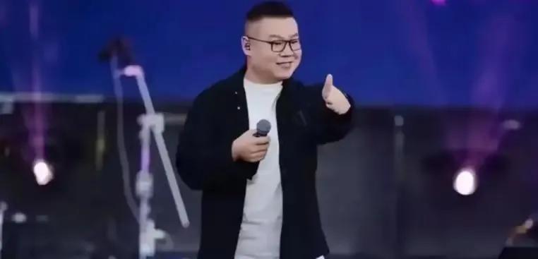 有人说岳云鹏的演唱会收入都捐给国防了，在我看来不太可能，因为国防部的资金用的都是