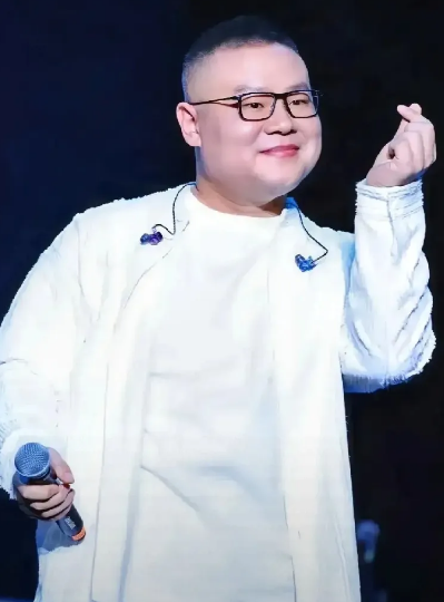 曹云金真的太委屈了！昨天德云社郑好直播时表示:你们知道曹云金这两天是怎么过的吗？