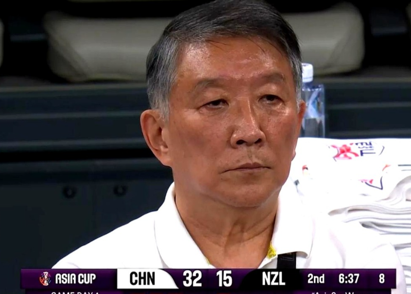 女篮亚洲杯中国女篮85：51大比分战胜了新西兰女篮，小组第一晋级下一轮。

看完