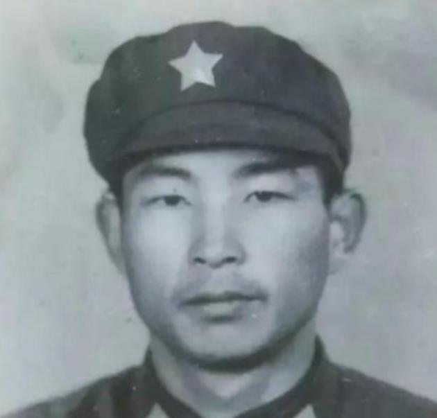[太阳]1980年，十几名越军包围了小战士许明习，越军见他孤身一人，便想抓活的回