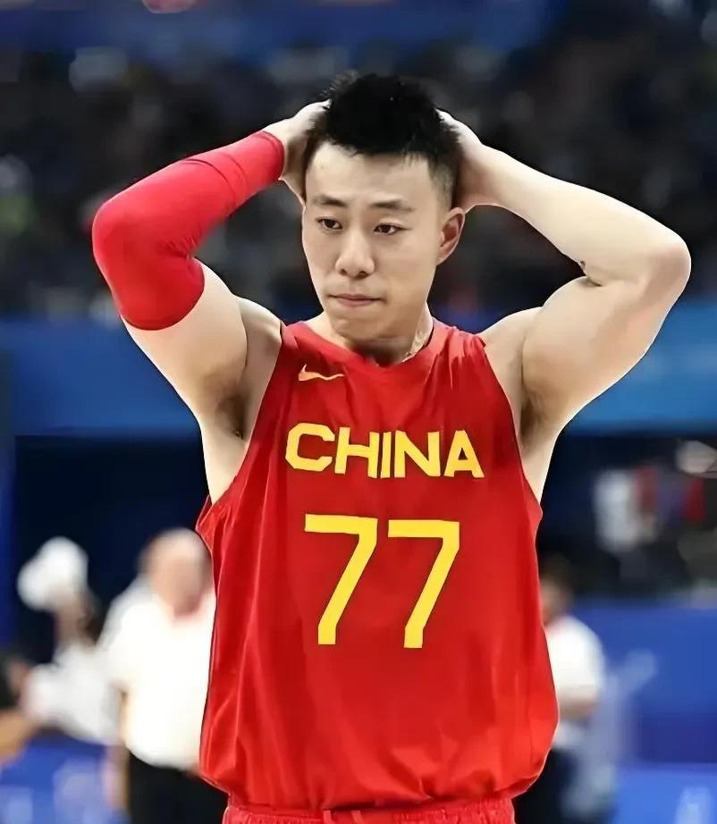 张镇麟旧伤复发退出中国男篮！3冠王辽宁队“全军覆没”！
网友：出道即“巅峰”？