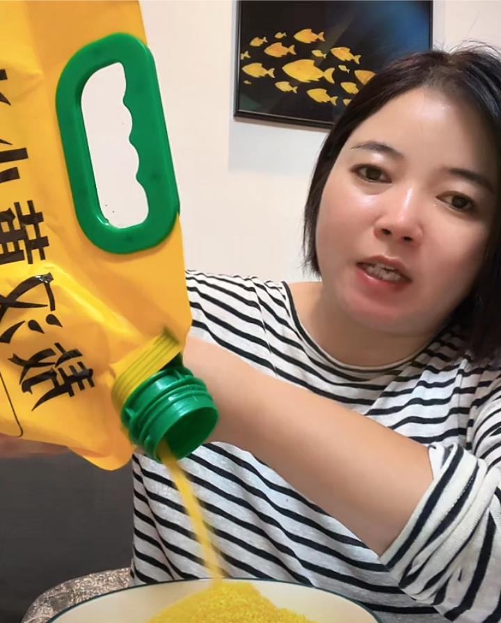 堂嫂今天不经意间，又泄露了一些信息！
为了流量，什么秘密也藏不住！
堂嫂今天晚上