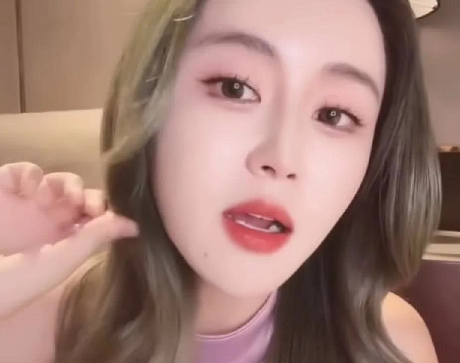 谁说女人头发长见识短？怼怼姐对电车未来的看法竟超过了很多人。她说，两年后固态电池