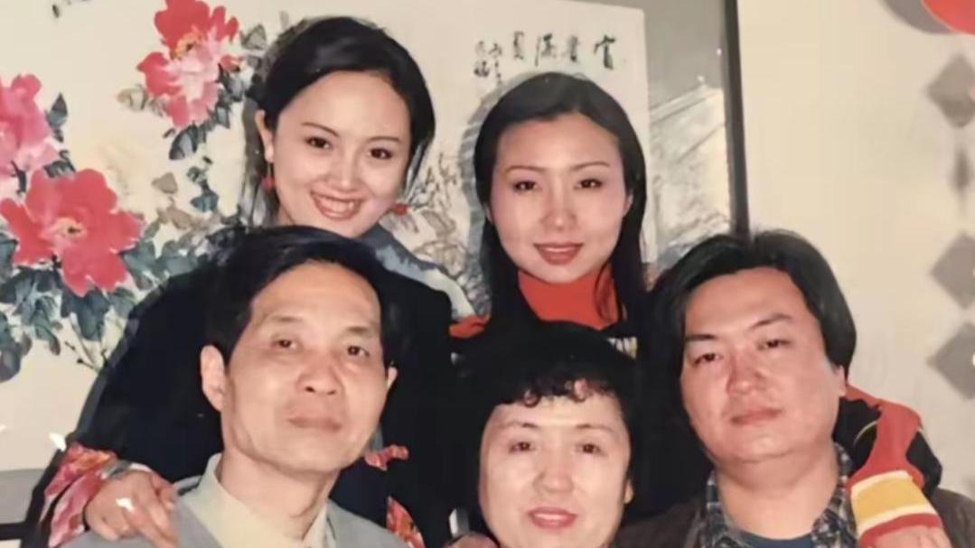 朱媛媛亲属公开大量生活照，家族成员个个颜值高，在片场瘦到脱相