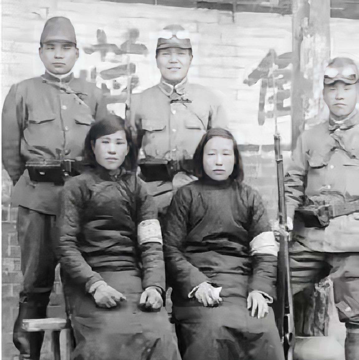 刘四姐原是一个普通农家女子，曾与丈夫共同耕作于乡间。丈夫是那种平凡但诚实的男子，