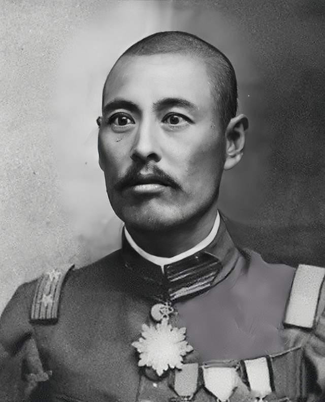 子玉，人才也，双眸精光四射，炯炯有神，是民国军阀混战时期一位难得的将才。
段祺瑞