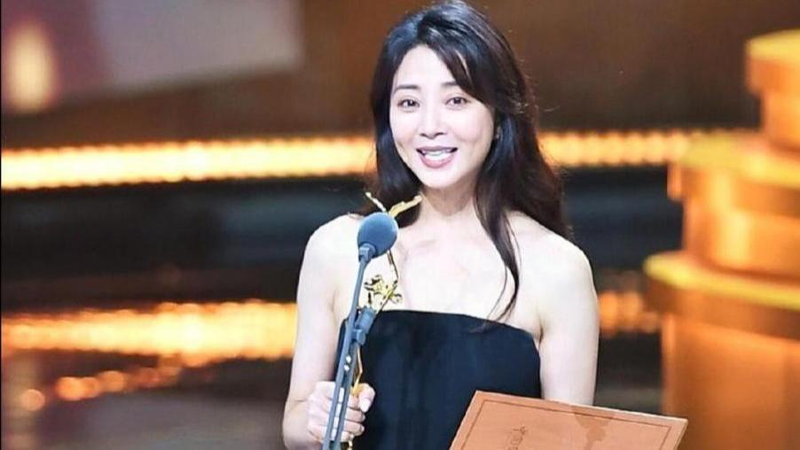 46岁殷桃状态像少女！曾被嘲最丑杨贵妃，如今身家数亿豪车换着开