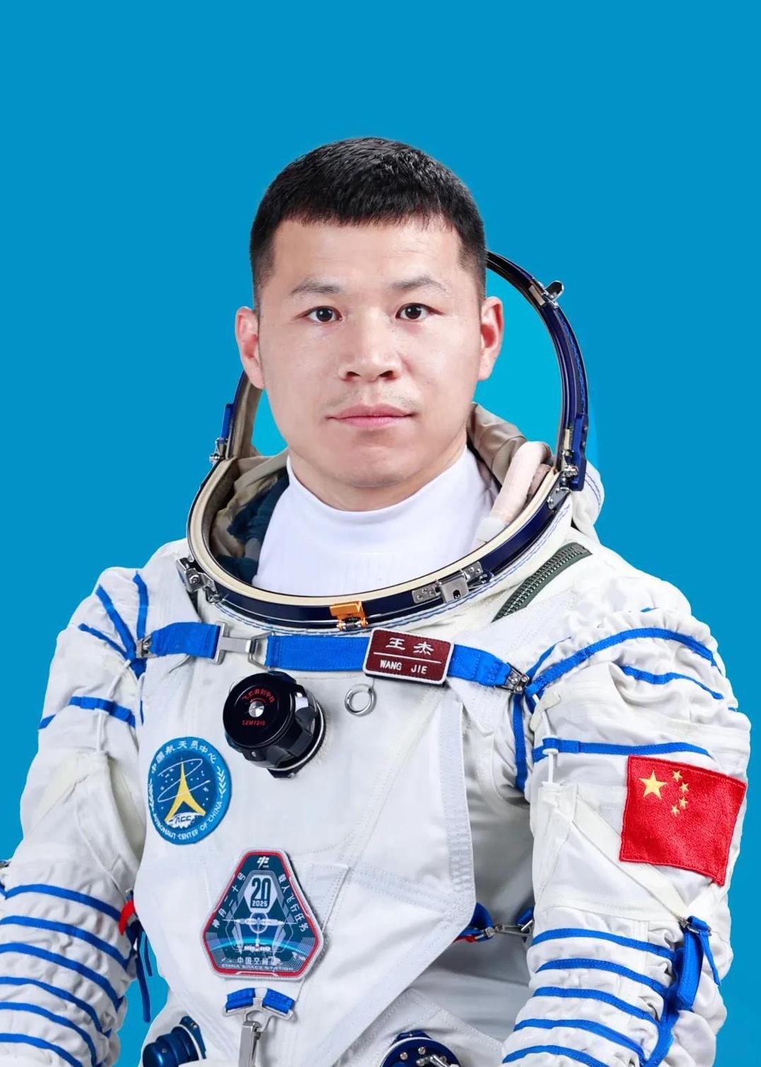 太不容易了，来自内蒙古巴彦淖尔的航天员王杰简历更新了，他也是看着杨利伟乘坐神舟五
