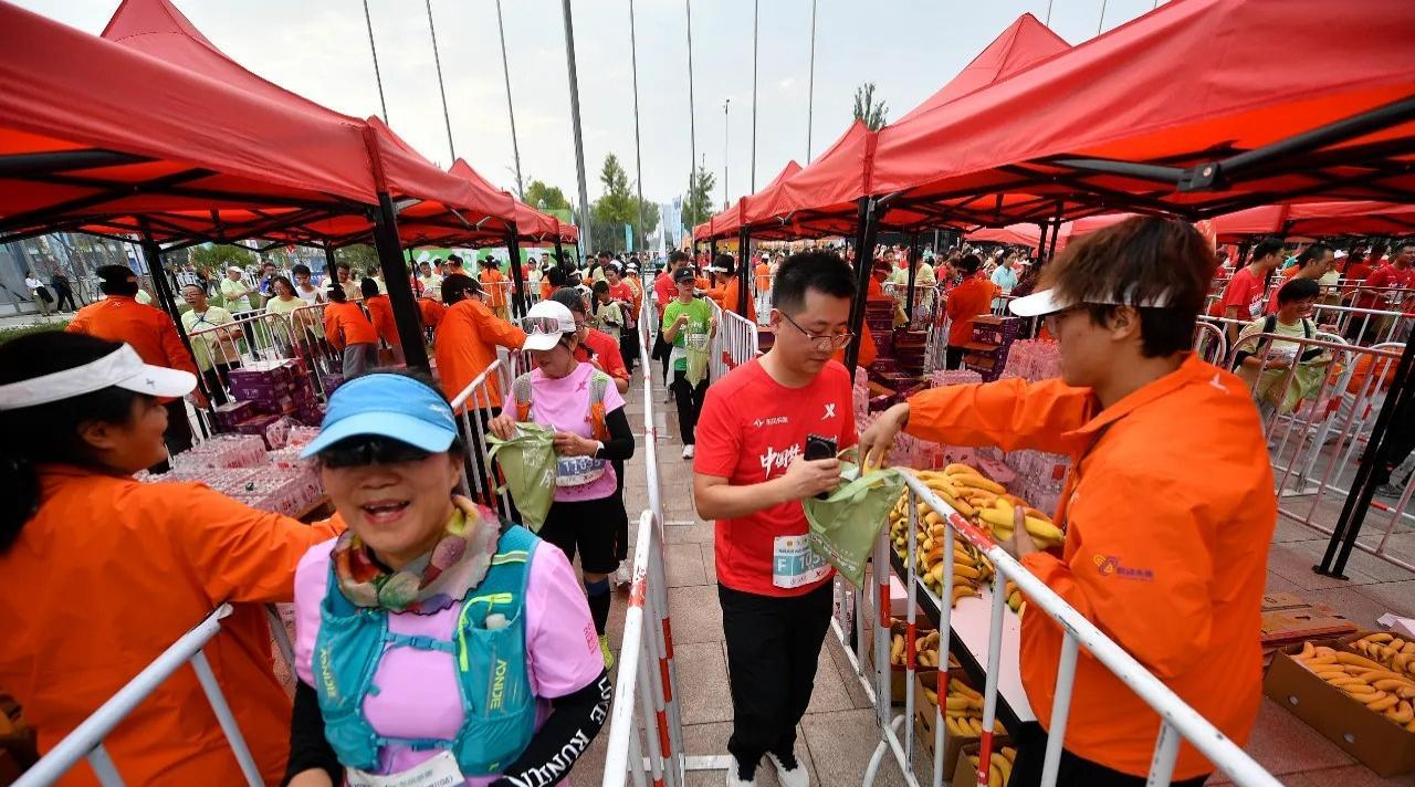 燃动塞上！2025全国职工半马（银川站）激情开跑
9月27日清晨7时30分，银川