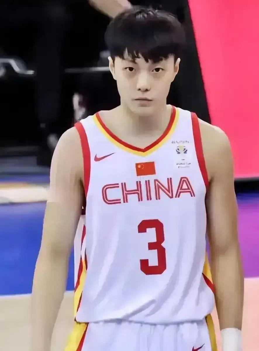 胡明轩差点毁掉中国男篮到手的胜利——在今晚亚洲杯八分之一中国男篮对韩国男篮的比赛