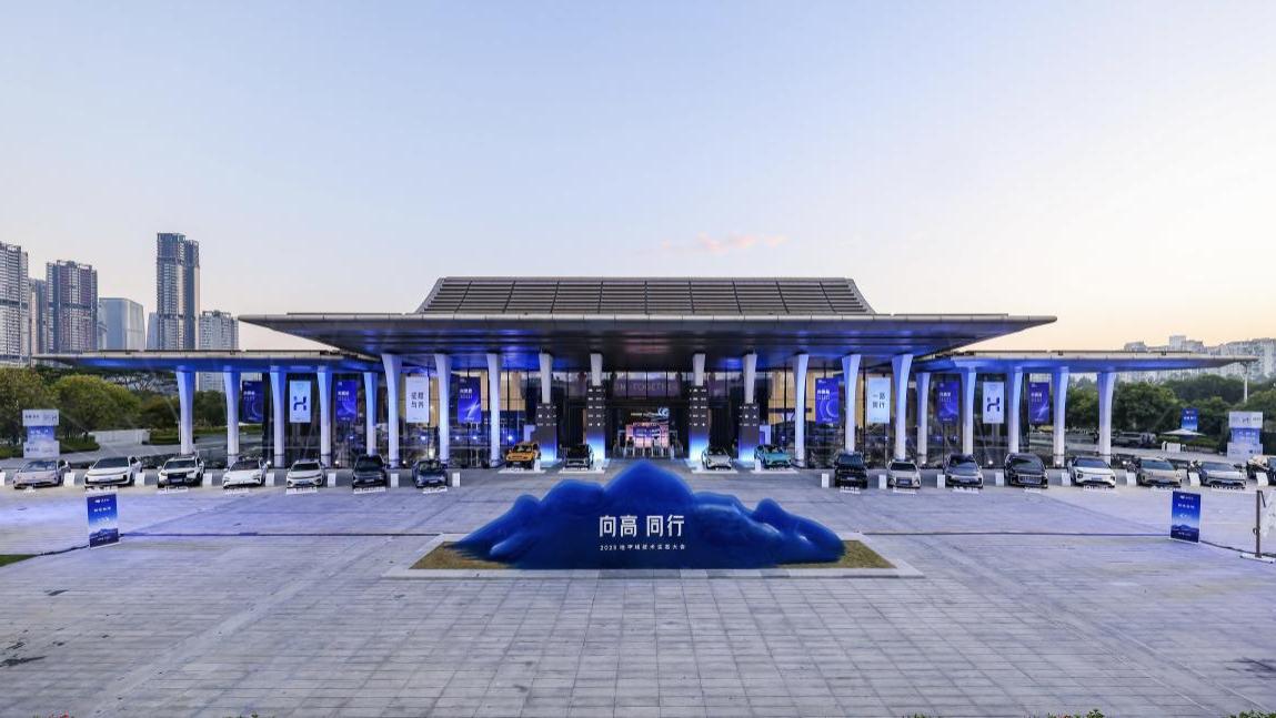 智驾十年，平权潮起，是谁支撑起这场产业巨变？