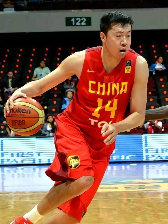 实话实说:现在很难再找到王治郅这样优秀的一名球员了，王治郅确实是能从1号位打到5