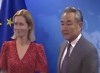 近日，中国外长王毅和欧盟外交代表卡拉斯在布鲁塞尔进行了“强硬但相互尊重”的会谈。