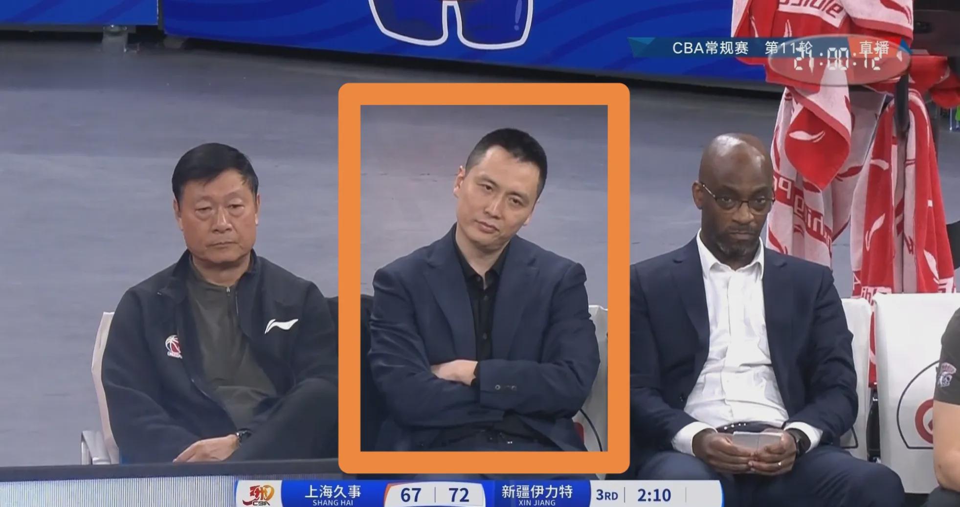 今日上海久事与新疆伊力特间的关键对决中，出现一幕引人关注的场景。第二节比赛还剩2