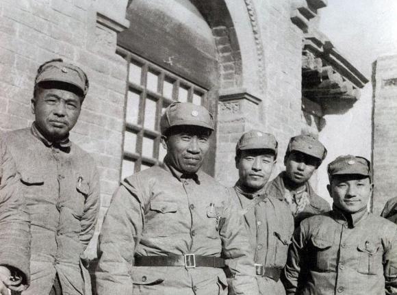 1942年，女特务刺杀彭老总失败，准备执行枪决。彭老总却突然说：“这人千万不能杀