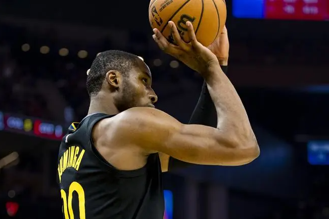 美记：勇士已通过中断签换谈判进一步施压库明加回归
NBA记者Brett Sieg