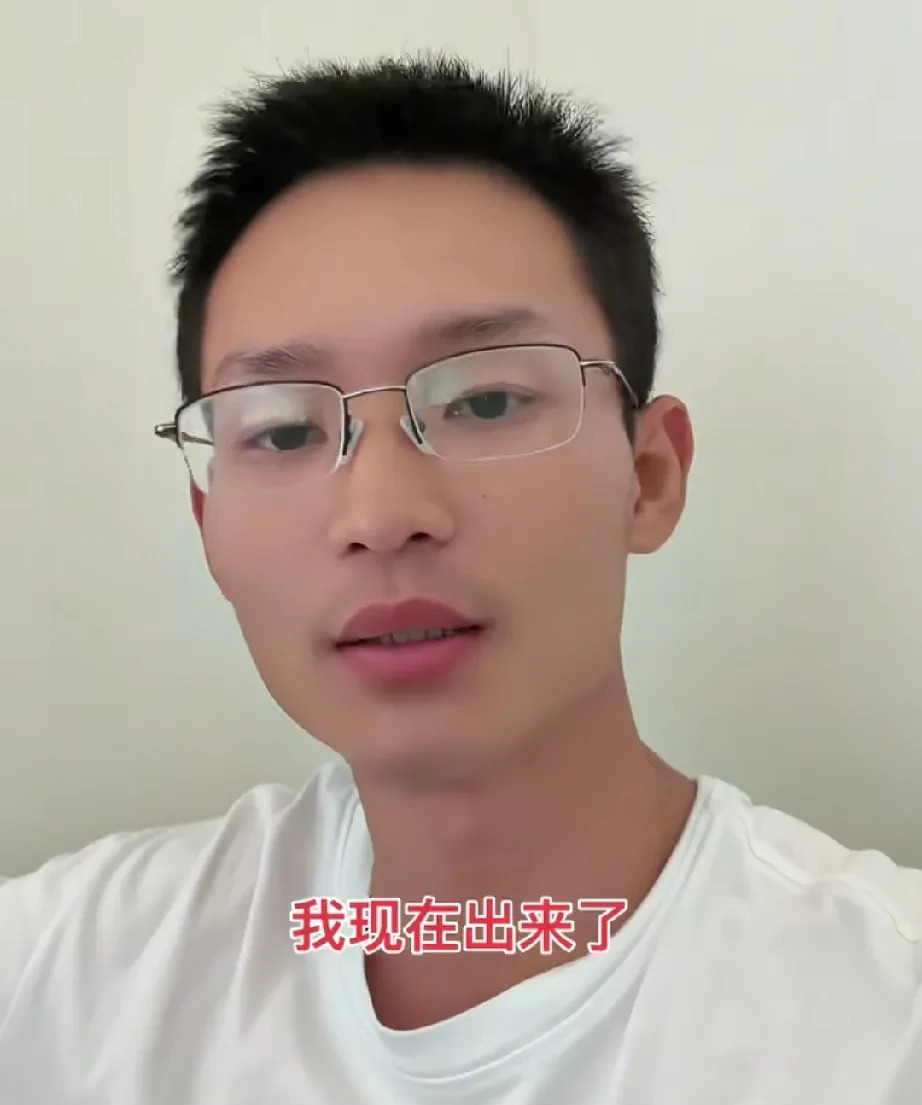 卖饼大叔放出来了，事情真复杂











啥？卖酱香饼的大叔被抓了，现