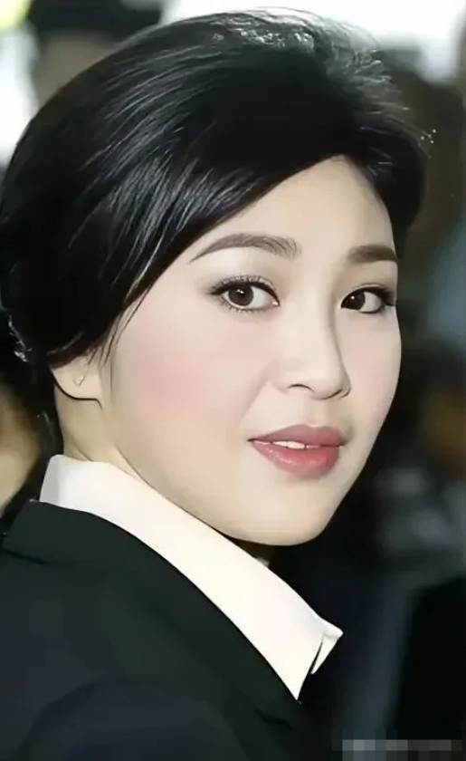 她不是娱乐圈中的女明星，但她的颜值和气质却远胜于好多圈内的女演员，她这样的容颜比