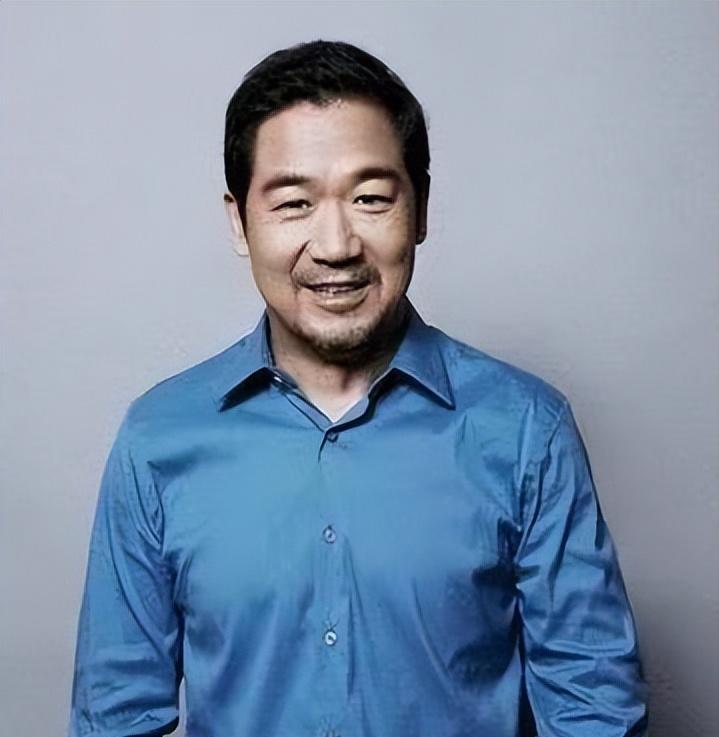 2013年，华谊兄弟以2.52亿买下张国立影视公司，唯一条件就是张国立需签订为期