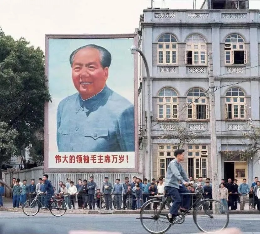 一九七一年广州街头毛主席的巨幅画像！