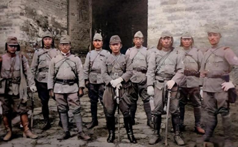 1942年，八路军联络员遭14名日本兵围困，走投无路时上演反杀奇迹。[微风]
1