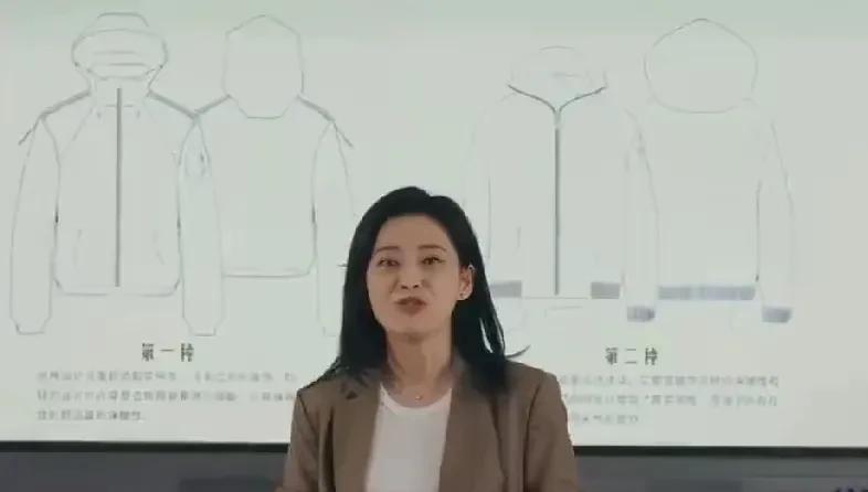 这剧情太爽了，有点小短剧的套路了，丽娜一个家庭主妇，每天围着老公，孩子，公公转悠