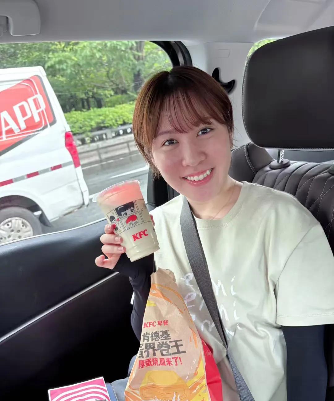 平野美宇发小hs，
参加乒超联赛第二阶段，
可以和莎莎等小伙伴在一起。
平野对莎
