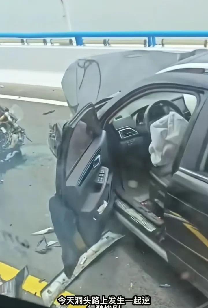 温州19岁摩托车手坠海身亡后续，6月9日，洞头区元觉大桥一摩托车与一小车相撞，小