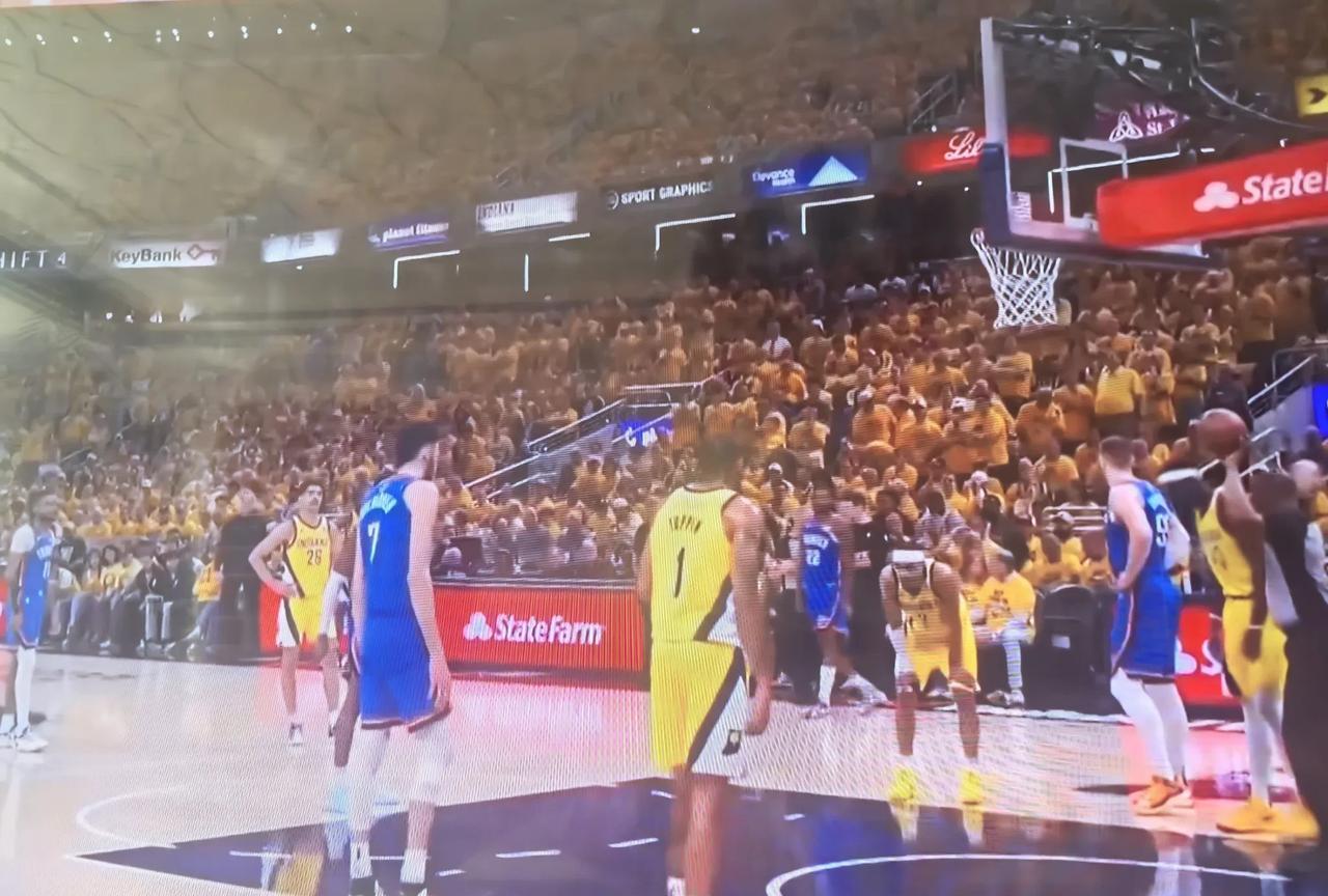 NBA总决赛第三场
小天王山之战
不知道步行者黄色的海洋
能否湮灭蓝色雷霆
感觉