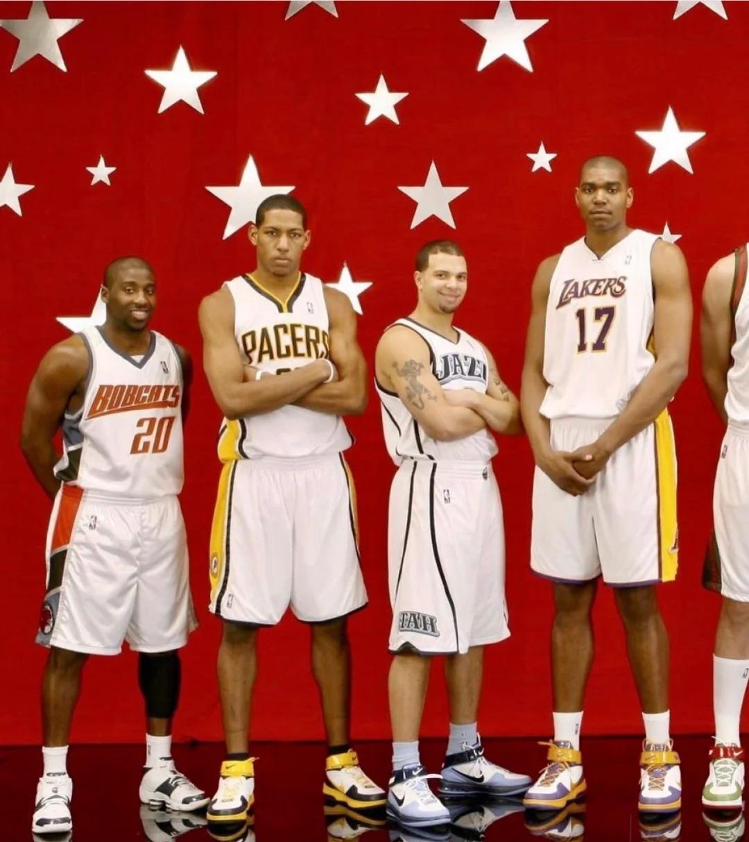 NBA总裁亚当肖华表示，明年全明星赛将变成美国队vs世界队，不知道这样的改变会不