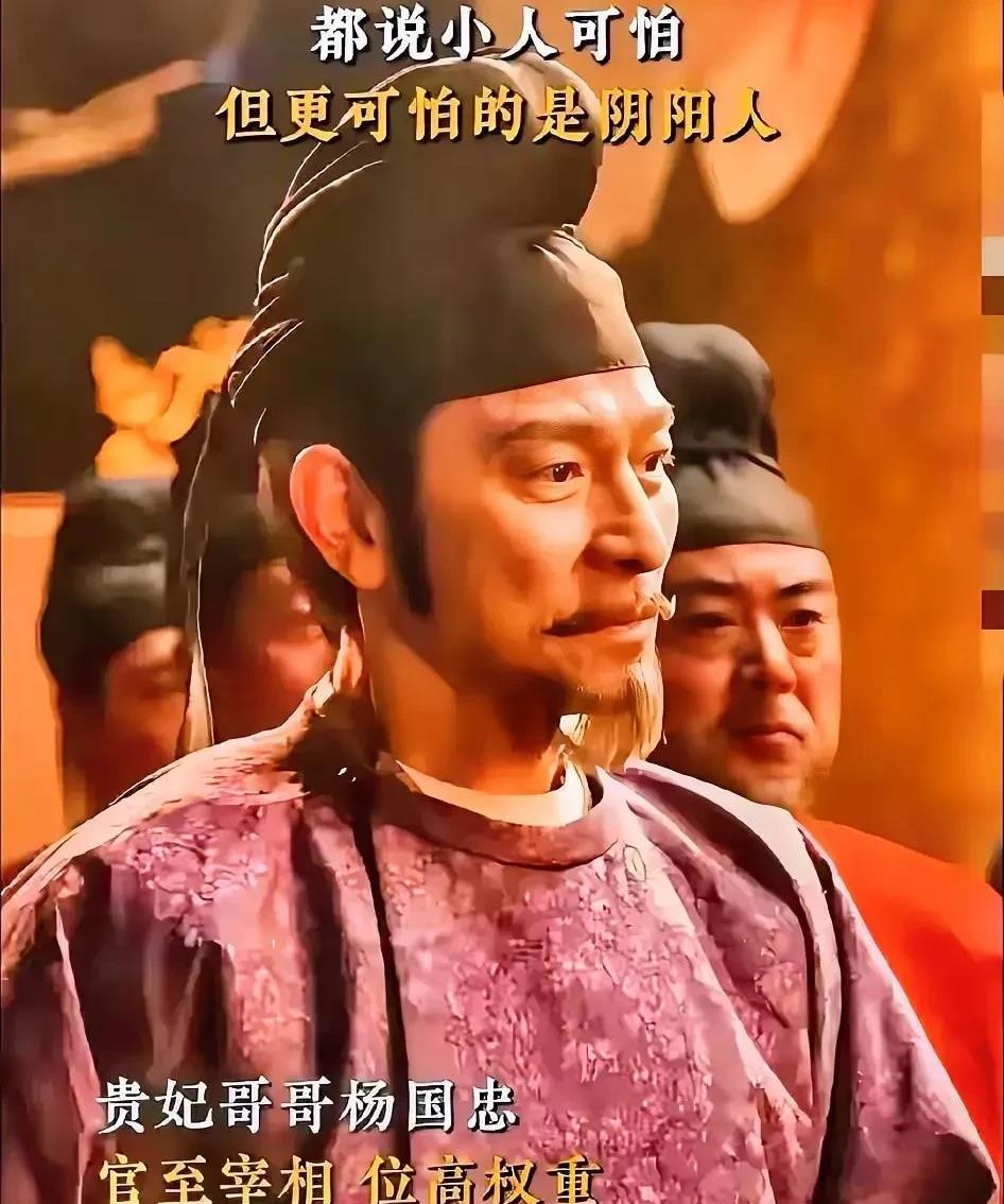 不服老不行啊！
63岁的天王刘德华，
本来以为他非男主角不演，万万没想到，他竟然