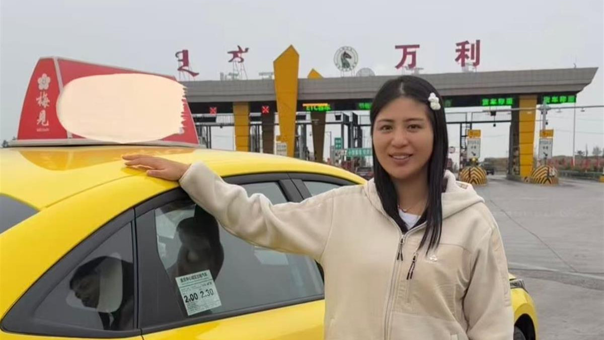 重庆女子乘“黄色法拉利”去内蒙古策马奔腾，当事人：拦了十多辆车才有司机接单，计价器爆表了
