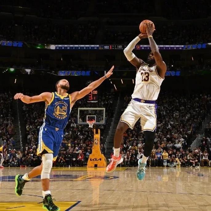 湖人搬起石头砸自己的脚啊
前NBA名宿杰夫-蒂格近日在一档节目中表示：“追梦说他