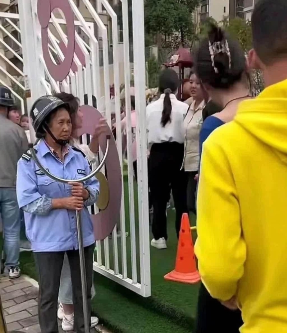 话说这到底是谁保护谁？