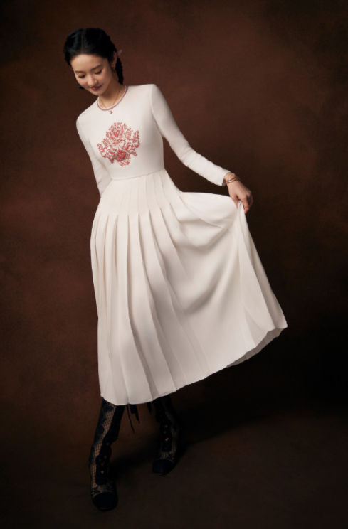 清冷感十足的张艺凡，不错！