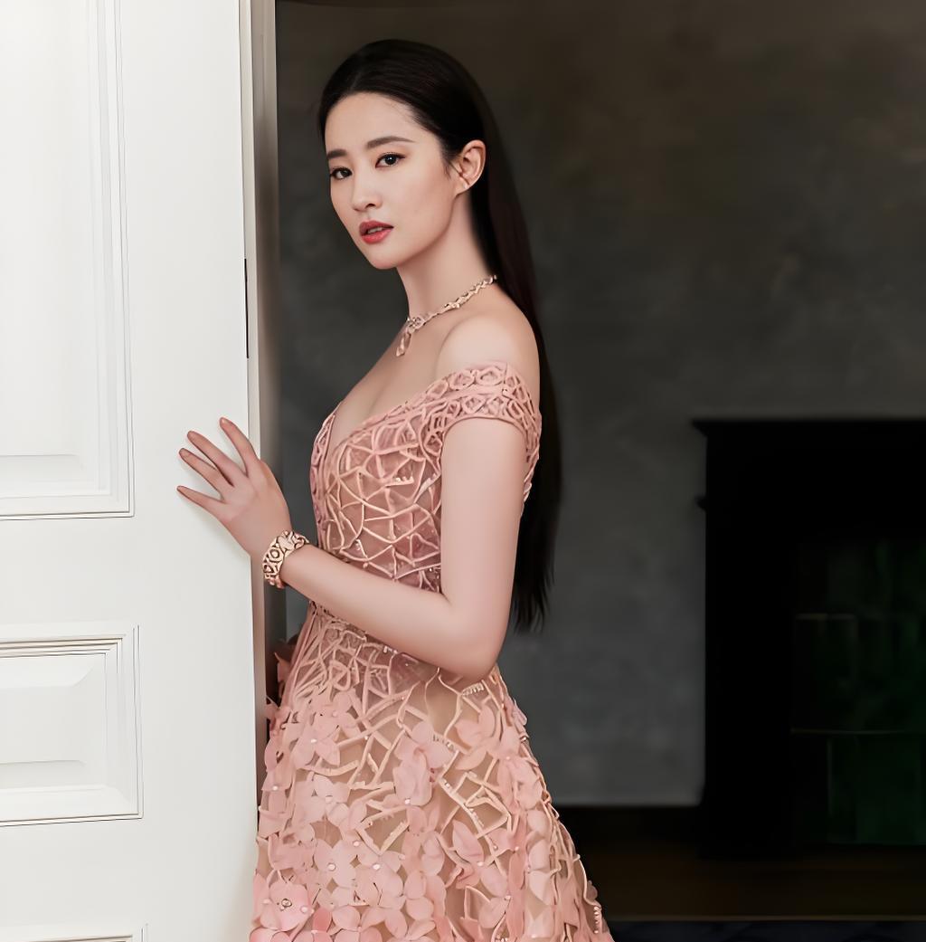 刘亦菲“缺席白玉兰”这一招实在是高
真是太有自知之明了
她去了也是白忙活一场
因