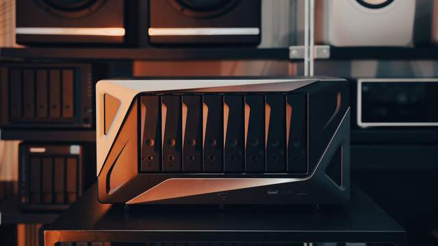 从好用到“封神”，企业级NAS：极空间P8+丨深度评测与实战指南