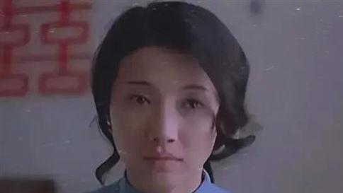 看完颜丙燕22岁到53岁状态，才发现不整容的脸，越老越有气质