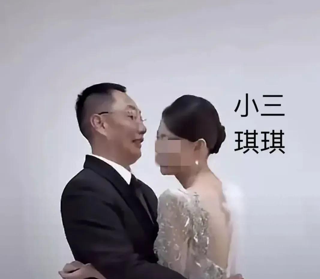 穿僧衣的不一定是修佛的
 穿衣服的不一定都是人，穿僧衣的未必都是六根清净的僧人 