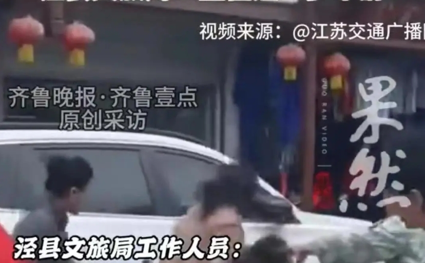 饭店老板围殴拒绝就餐游客，这种事情，不管发生在什么地方，都是值得引起注意的，也就