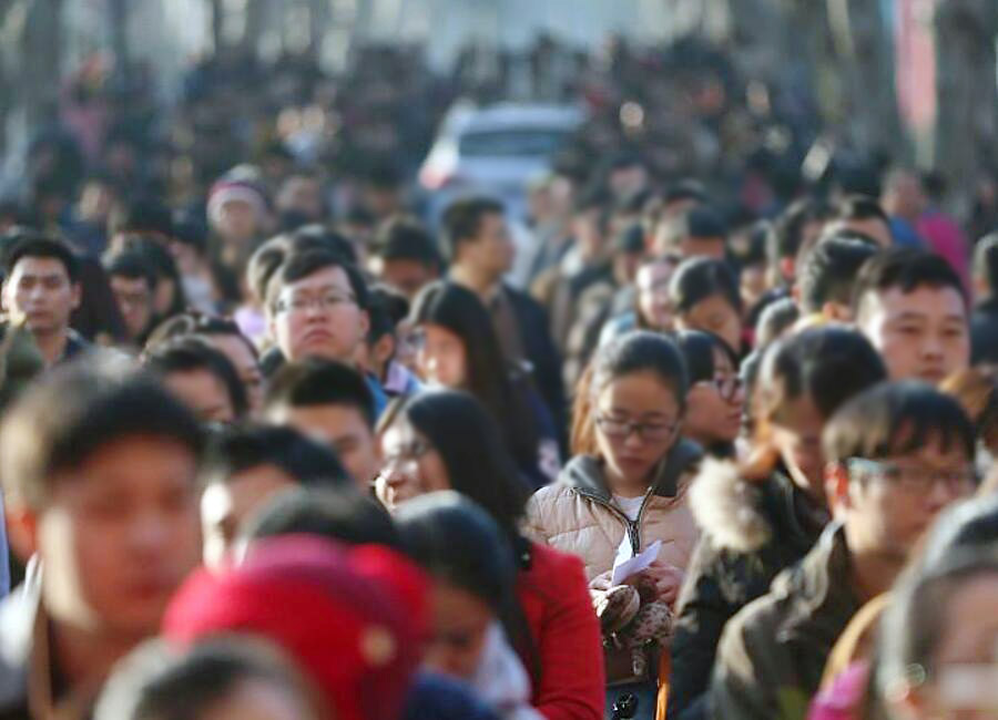 虽然现在体制内岗位依然特别受欢迎，但也有许多的高校毕业生意识到就业路径的多样性。